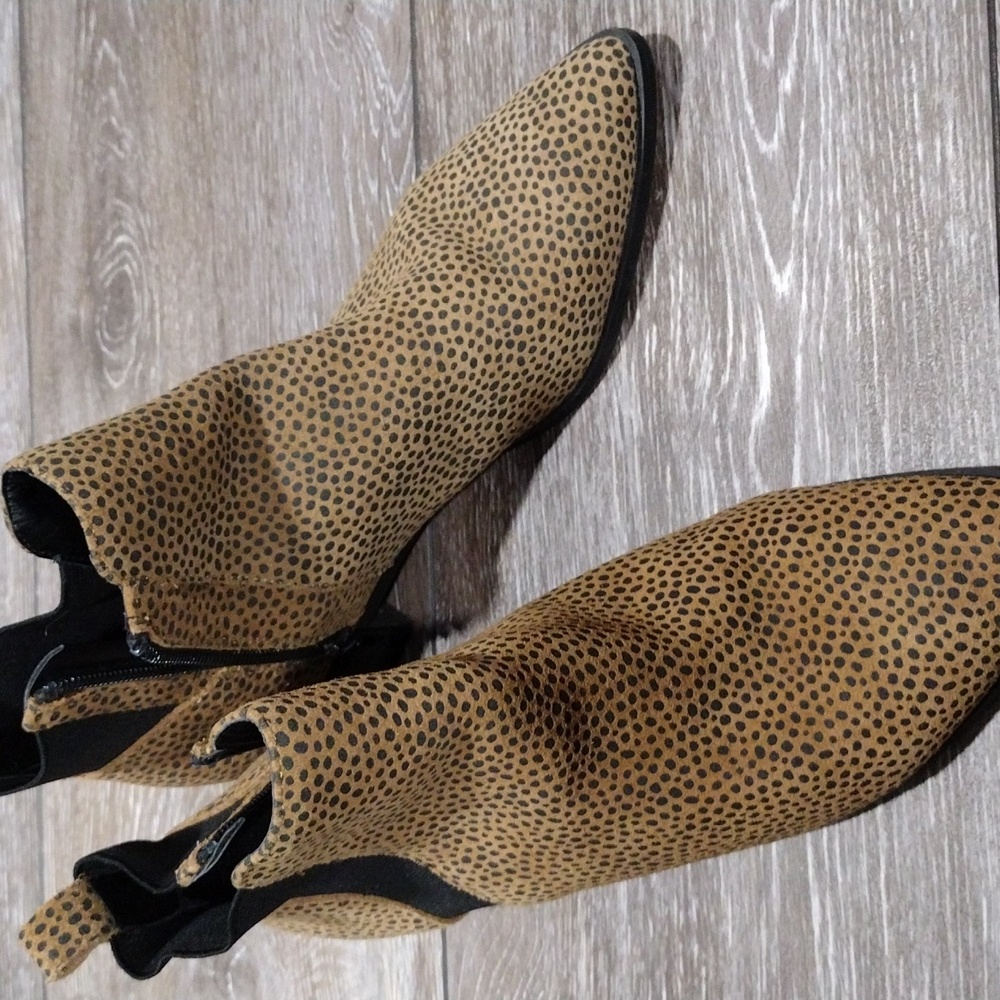 Crown Vintage womens brown & orange animal print leather zip Chelsea boots.